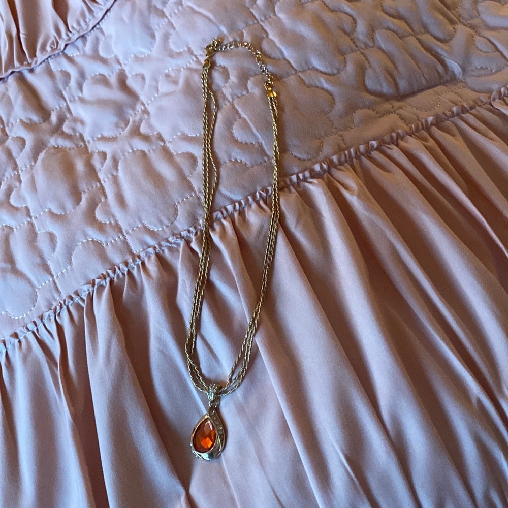 Beautiful Avon necklace